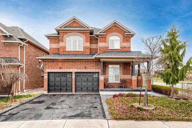 2225 Viking Cres, House detached with 4 bedrooms, 4 bathrooms and 4 parking in Burlington ON | Image 1