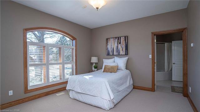 2092 Clarence Street, House detached with 4 bedrooms, 3 bathrooms and null parking in Sarnia ON | Image 25