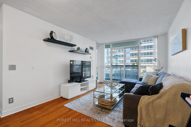 501 - 18 Parkview Ave, Condo with 1 bedrooms, 1 bathrooms and 1 parking in Toronto ON | Image 3