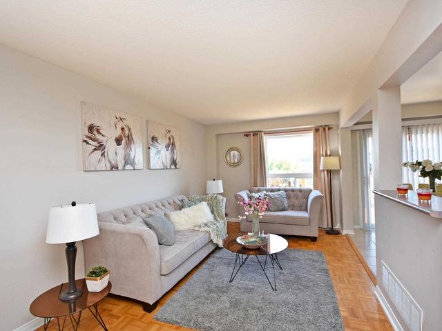 190 Twin Pines Cres, House attached with 3 bedrooms, 3 bathrooms and 3 parking in Brampton ON | Image 15