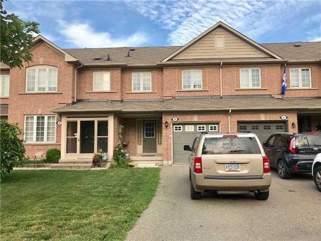 85 Crystal Glen Cres, House attached with 3 bedrooms, 2 bathrooms and 2 parking in Brampton ON | Image 2