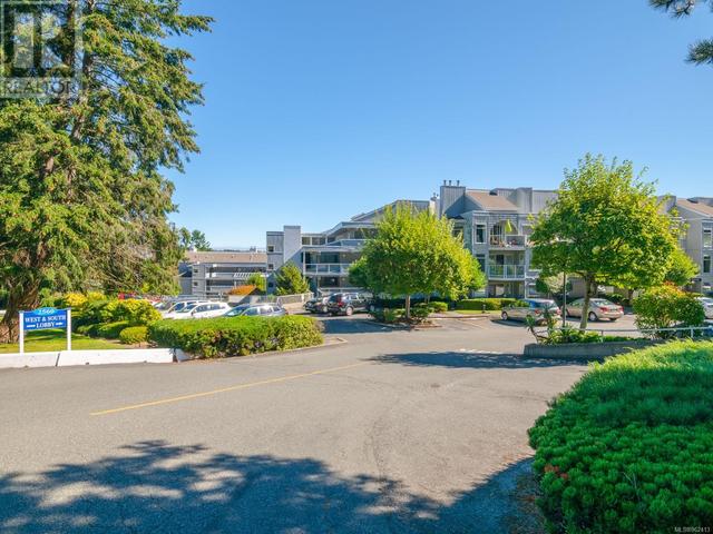 205 - 2560 Departure Bay Rd, Condo with 2 bedrooms, 2 bathrooms and 2 parking in Nanaimo BC | Image 11