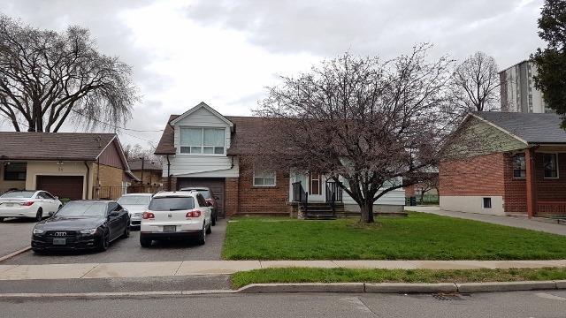32 Glen Long Ave, House detached with 3 bedrooms, 2 bathrooms and 5 parking in Toronto ON | Image 1