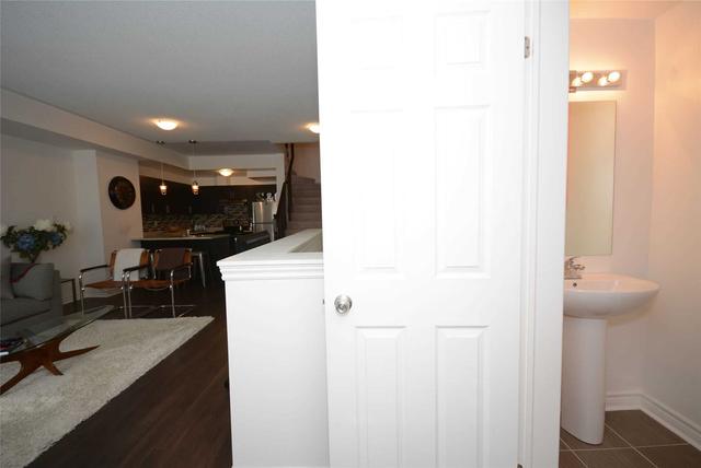 03-03 - 2420 Baronwood Dr, Townhouse with 2 bedrooms, 3 bathrooms and 1 parking in Oakville ON | Image 5