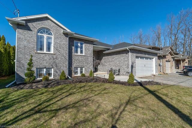 34 Concession Road, House detached with 5 bedrooms, 3 bathrooms and null parking in Fort Erie ON | Image 1