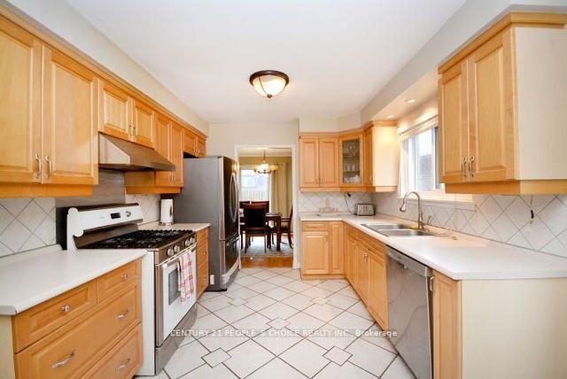 26 Milford Cres, House detached with 3 bedrooms, 3 bathrooms and 8 parking in Brampton ON | Image 2
