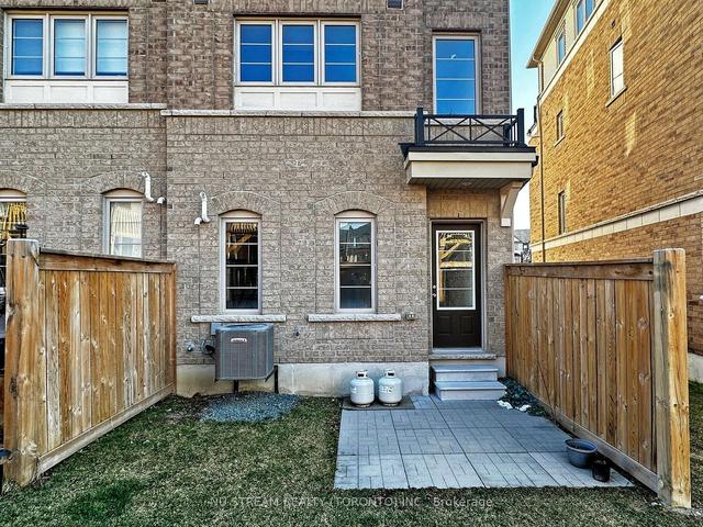 2739 Deputy Minister Path, Townhouse with 4 bedrooms, 3 bathrooms and 2 parking in Oshawa ON | Image 14