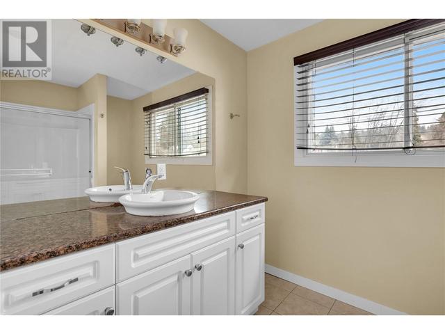 4574 Gordon Drive, House detached with 4 bedrooms, 3 bathrooms and null parking in Kelowna BC | Image 26
