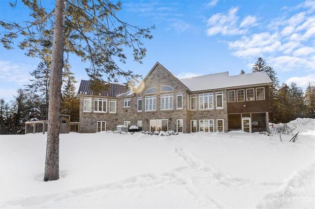 980 Upper Dwyer Hill Road, House detached with 4 bedrooms, 3 bathrooms and 10 parking in Ottawa ON | Image 4
