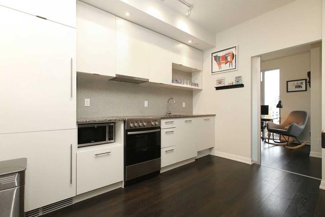 1014 - 435 Richmond St W, Condo with 2 bedrooms, 2 bathrooms and 1 parking in Toronto ON | Image 2