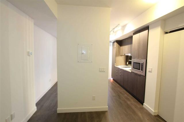 1910 - 215 Queen St W, Condo with 1 bedrooms, 1 bathrooms and 0 parking in Toronto ON | Image 6