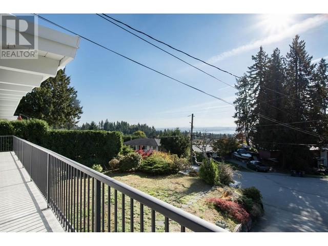 472 Crestwood Avenue, House detached with 5 bedrooms, 3 bathrooms and 4 parking in North Vancouver BC | Image 11