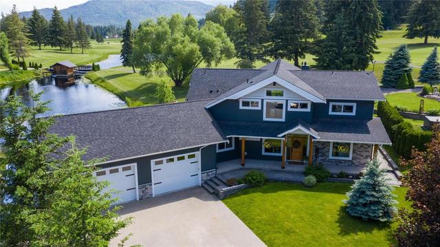 2480 Golf Course Drive, House detached with 3 bedrooms, 3 bathrooms and 12 parking in Columbia Shuswap C BC | Card Image