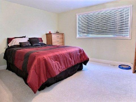 81 Springdale Dr, House detached with 3 bedrooms, 2 bathrooms and 2 parking in Barrie ON | Image 8
