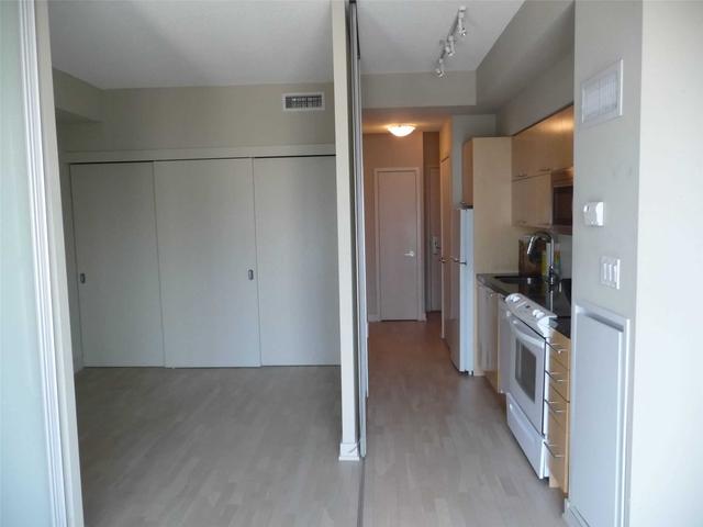 1802 - 126 Simcoe St, Condo with 1 bedrooms, 1 bathrooms and 0 parking in Toronto ON | Image 10