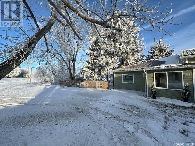 709 2nd Street, House detached with 2 bedrooms, 2 bathrooms and null parking in Chamberlain SK | Image 3