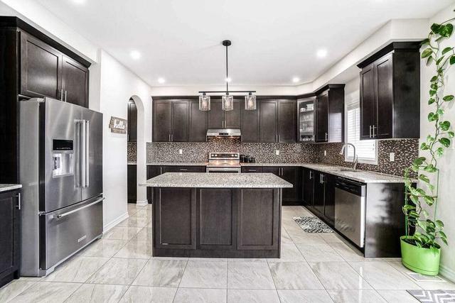 80 Masken Circ, House detached with 4 bedrooms, 5 bathrooms and 4 parking in Brampton ON | Image 6