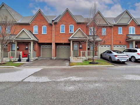 17 Winn Pl, Townhouse with 3 bedrooms, 4 bathrooms and 2 parking in Aurora ON | Card Image