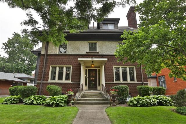29 Inverness Avenue W, House detached with 7 bedrooms, 4 bathrooms and 4 parking in Hamilton ON | Image 2