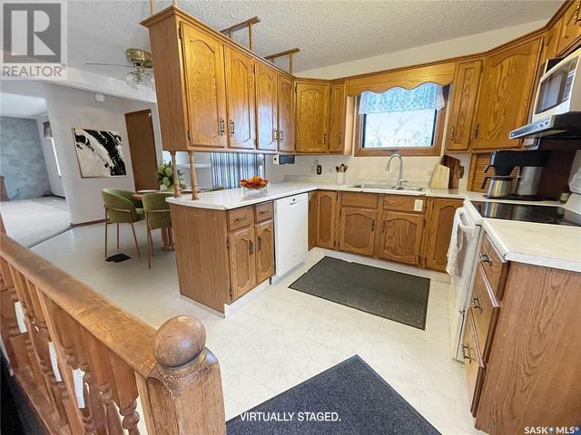 204 Annable Street, House detached with 3 bedrooms, 2 bathrooms and null parking in Herbert SK | Image 2