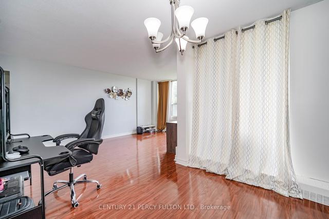 304 - 15 Vicora Linkway, Condo with 2 bedrooms, 1 bathrooms and 1 parking in Toronto ON | Image 2