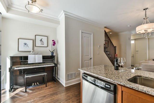 Th10 - 5 Oakburn Cres, Townhouse with 3 bedrooms, 3 bathrooms and 1 parking in Toronto ON | Image 8