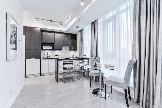 1502 - 30 Nelson St, Condo with 2 bedrooms, 2 bathrooms and 1 parking in Toronto ON | Image 32