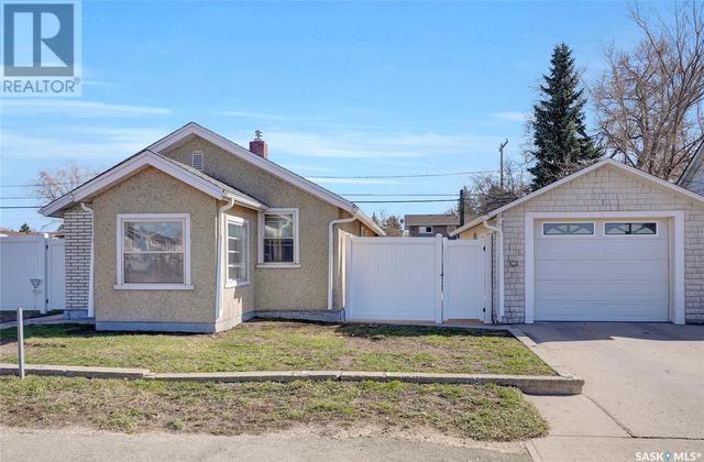 1337 Coteau Street W, House detached with 1 bedrooms, 1 bathrooms and null parking in Moose Jaw SK | Image 4
