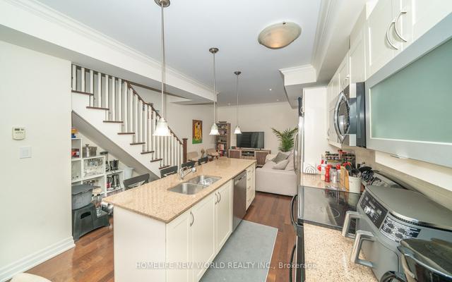 363b Roehampton Ave, Townhouse with 3 bedrooms, 3 bathrooms and 1 parking in Toronto ON | Image 3