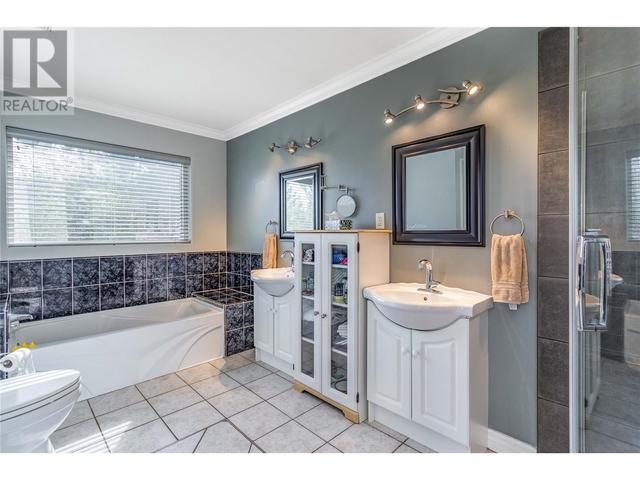 311 Woodpark Crescent, House detached with 5 bedrooms, 3 bathrooms and 6 parking in Kelowna BC | Image 25