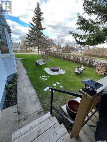 373 3rd Avenue E, House detached with 3 bedrooms, 2 bathrooms and null parking in Melville SK | Card Image