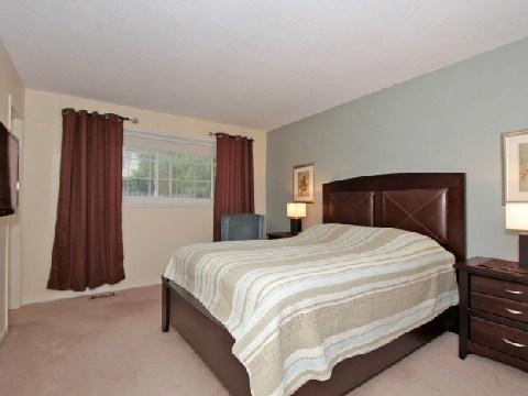 837 Lochness Cres, House detached with 3 bedrooms, 3 bathrooms and 4 parking in Oshawa ON | Image 5