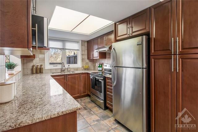 62 Southport Drive, Townhouse with 4 bedrooms, 3 bathrooms and 5 parking in Ottawa ON | Image 8