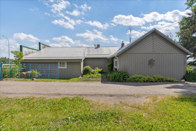 492093 161 Street W, House detached with 2 bedrooms, 1 bathrooms and 2 parking in Foothills County AB | Image 5