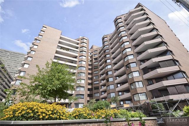304 - 151 Bay Street, Condo with 2 bedrooms, 2 bathrooms and 1 parking in Ottawa ON | Card Image