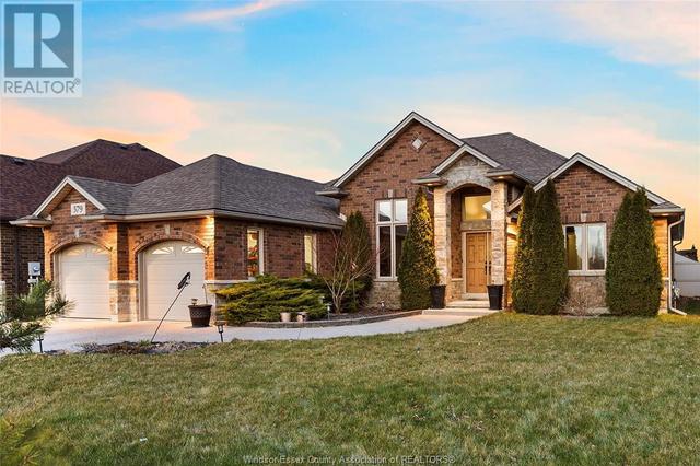579 Stallion, House detached with 6 bedrooms, 3 bathrooms and null parking in Lakeshore ON | Image 1