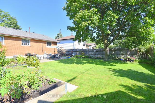 230 Fernwood Cres, House detached with 3 bedrooms, 2 bathrooms and 2 parking in Hamilton ON | Image 5