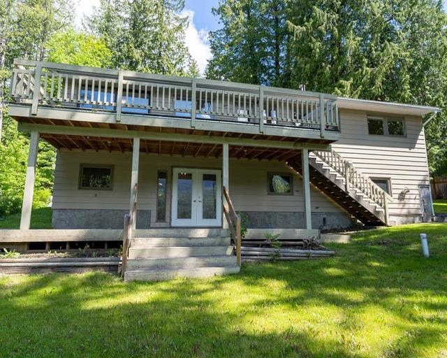 7484 Highway 3a, House detached with 4 bedrooms, 3 bathrooms and null parking in Central Kootenay E BC | Image 50