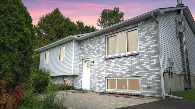 3923 Champlain Rd, House detached with 3 bedrooms, 2 bathrooms and 10 parking in Clarence Rockland ON | Image 1