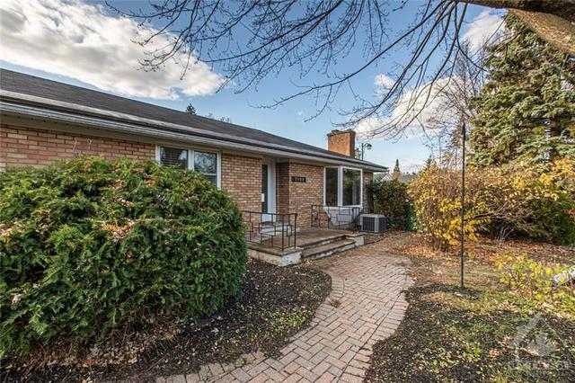 1944 Ronald Avenue, House detached with 4 bedrooms, 2 bathrooms and 3 parking in Ottawa ON | Image 2