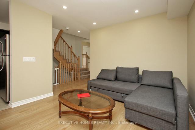 118 Symington Ave, House attached with 3 bedrooms, 4 bathrooms and 3 parking in Oshawa ON | Image 22