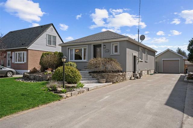 524 Regina Dr, House detached with 2 bedrooms, 2 bathrooms and 8 parking in Burlington ON | Image 1