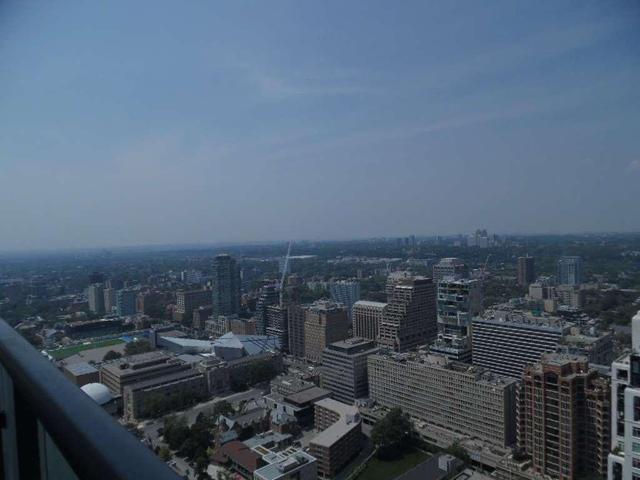 4306 - 65 St Mary St, Condo with 1 bedrooms, 1 bathrooms and null parking in Toronto ON | Image 3