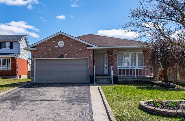 51 Hedgestone Cres, House detached with 3 bedrooms, 2 bathrooms and 4 parking in Kitchener ON | Image 1