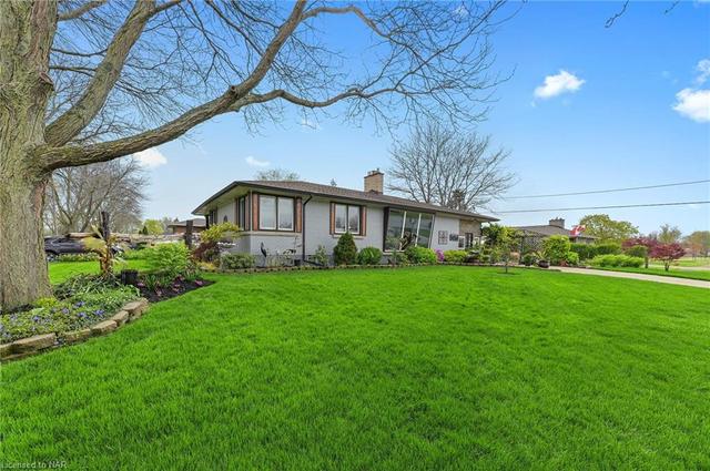 3769 Mackenzie Drive, House detached with 3 bedrooms, 2 bathrooms and 4 parking in Niagara Falls ON | Image 2
