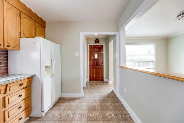 59 Aldgate Ave, House detached with 2 bedrooms, 2 bathrooms and 6 parking in Toronto ON | Image 6