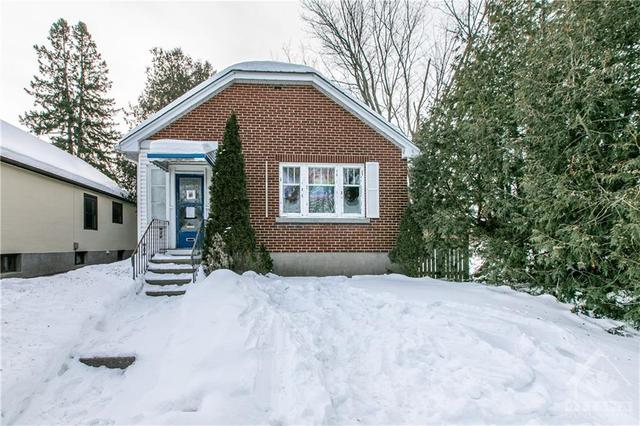 435 Kensington Avenue, House detached with 2 bedrooms, 2 bathrooms and 2 parking in Ottawa ON | Image 1