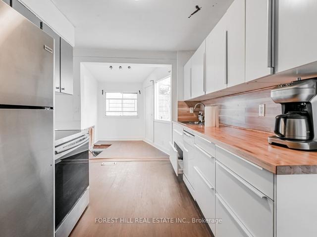 137 Summerhill Ave, House attached with 3 bedrooms, 2 bathrooms and 1 parking in Toronto ON | Image 4