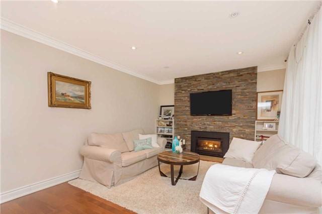 984 Janette St, House detached with 3 bedrooms, 2 bathrooms and 8 parking in Newmarket ON | Image 3