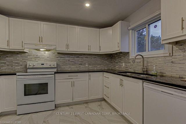 35 - 55 Ashley Cres, Townhouse with 3 bedrooms, 2 bathrooms and 2 parking in London ON | Image 3